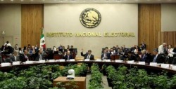 Tribunal impide baja de sueldos en INE