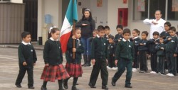 VIDEO: Niño rebelde abandona la escolta