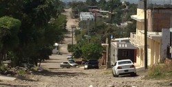 Urge una raspadita a la calle Berlanga en la Díaz Ordaz