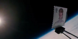 Lanzan al espacio sellos postales de David Bowie