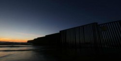 Empresa poblana quiere poner luz al muro de Trump