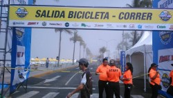 ¡Competidores listos para participar en Triatlón!