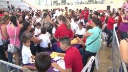 Sistema DIF entrega becas a niños en condiciones vulnerables