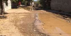 Con agua estancada desde hace 4 días en calle Arnulfo Rodríguez