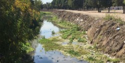 Urge la limpieza del dren que atraviesa Villa Juárez