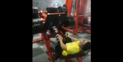 #Video Joven sufre extremo accidente en gimnasio