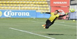 Jesús García listo para cubrir la portería de Dorados ante Alebrijes