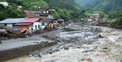 Tres ríos desbordados dejan más de cien muertos
