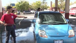 Apagan fuego y también...lavan carros