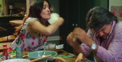 Salma Hayek agarró a tortillazos a Eugenio Derbez