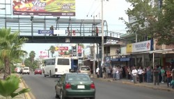 Obsoletos y costosos los puentes peatonales