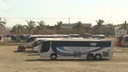 Llegan en camiones charters de diversas ciudades
