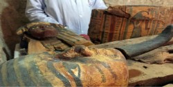 Encuentran en Egipto tumba faraónica con varias momias