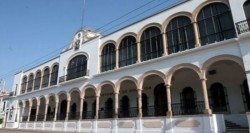 Compromiso de CONACyT con dar de altas becas pendientes