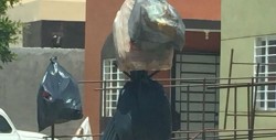 Con mucha basura en Prados del Sur