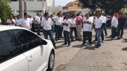 Por segundo día se enfrentan Taxistas vs Uber