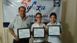 Presentan proyecto "Cosméticos Tóxicos" y obtienen medalla de oro