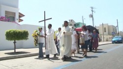 Viven con devoción el Día de la Santa Cruz
