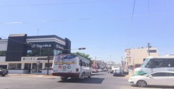Un accidente, por no funcionar semáforo en Paliza y Aguilar Barraza