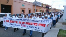 Se manifiestan profesores contra la violencia