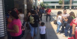 Se manifiestan Madres de familia del kínder de Valle Alto en la SEPyC