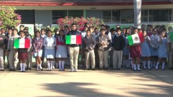 Secundarias Generales rinden un minuto de silencio a maestros fallecidos