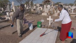Cajemenses acuden a los panteones