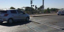 Falta viga en vías del tren, en el cruce de Villas del Río