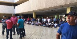 Productores Agrícolas se plantan en explanada de Gobierno