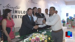 Maestros con 20 años de servicio, son reconocidos
