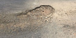 Bache por la calle Alfonso Cravioto en la colonia Libertad