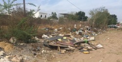 Terreno baldío como deposito de televisores analógicos en Los Arcos