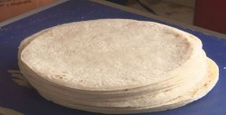 Molestas amas de casa por posible alza al precio de la tortilla