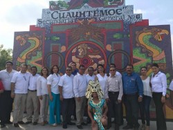 Develan "Estela Cuauhtémoc" en la secundaria gral. No. 6