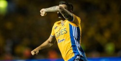 Tigres y Chivas empatan a dos goles en la Final de "ida"