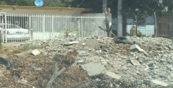 Tiran basura pese a señalamiento en arroyo de la colonia San Juan
