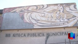 Más notorio el deterioro del mural de la Biblioteca
