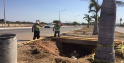 Reparan socavón por boulevard Alfonso G. Calderón