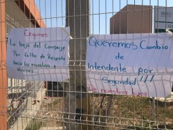 Quieren que se vaya conserje... porque les falta al respeto