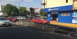 Ayuntamiento de Culiacán coloca barandal para prevenir un accidente