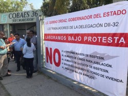 Maestros trabajan bajo protesta por reformas a Ley del Issstesin