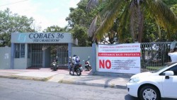 Trabajan bajo protesta maestros del Estado