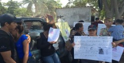 Exigen localización de Dayana, realizan plantón familiares de la menor