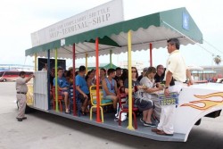 Llegan miles de turistas navieros a Mazatlán
