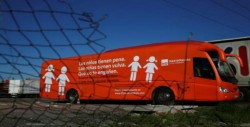 Llega a México el autobús antidiversidad