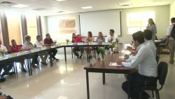 Se reúnen para la mejora alimentaria en las escuelas de tiempo completo