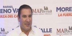 Promociona Rafael Moreno Valle su libro en Culiacán