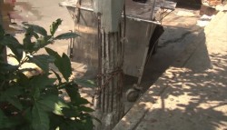 Quitan poste peligroso en el centro de la ciudad