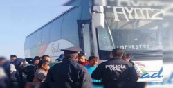 Padres de los 43 denuncian intimidación en carretera