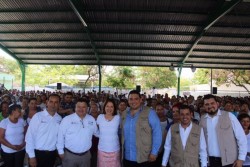Se entrega notificaciones a beneficiados de prospera